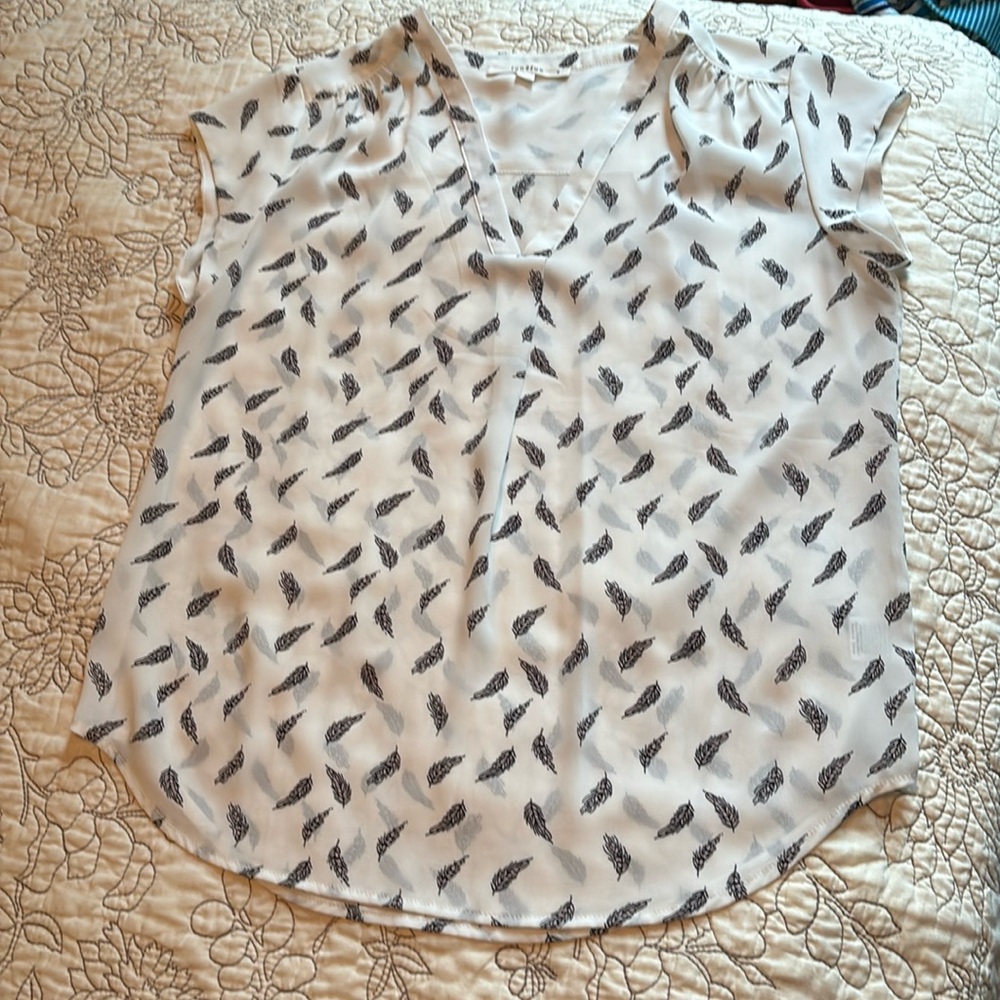 🪶 Fun2Fun Feather Print Blouse – Size S